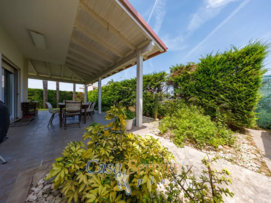 Immagine 5 di Villa in vendita  in Via Charles Le Corbusier a Lecce