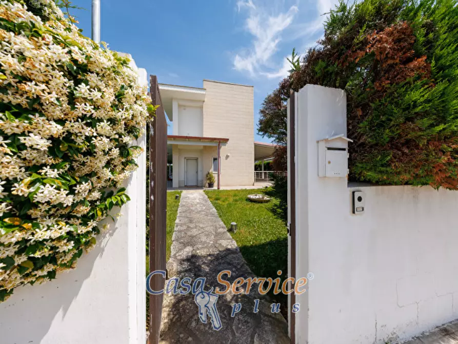 Immagine 8 di Villa in vendita  in Via Charles Le Corbusier a Lecce