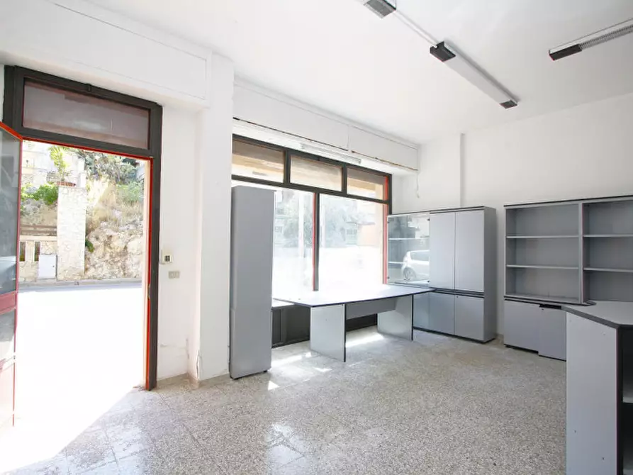 Immagine 3 di Negozio in vendita  in Via Roma a Matino