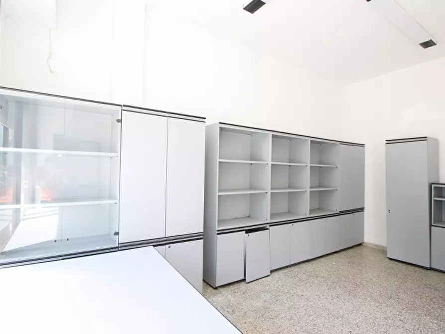 Immagine 6 di Negozio in vendita  in Via Roma a Matino