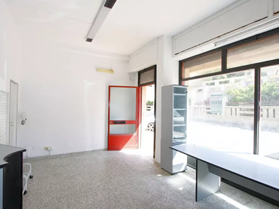 Immagine 8 di Negozio in vendita  in Via Roma a Matino