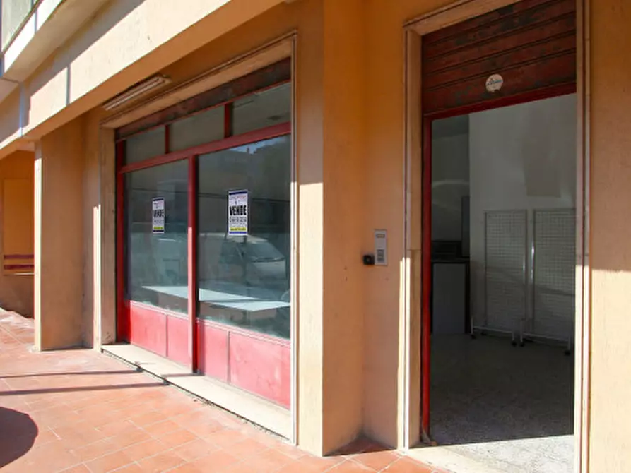 Immagine 13 di Negozio in vendita  in Via Roma a Matino