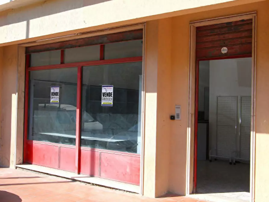 Immagine 16 di Negozio in vendita  in Via Roma a Matino