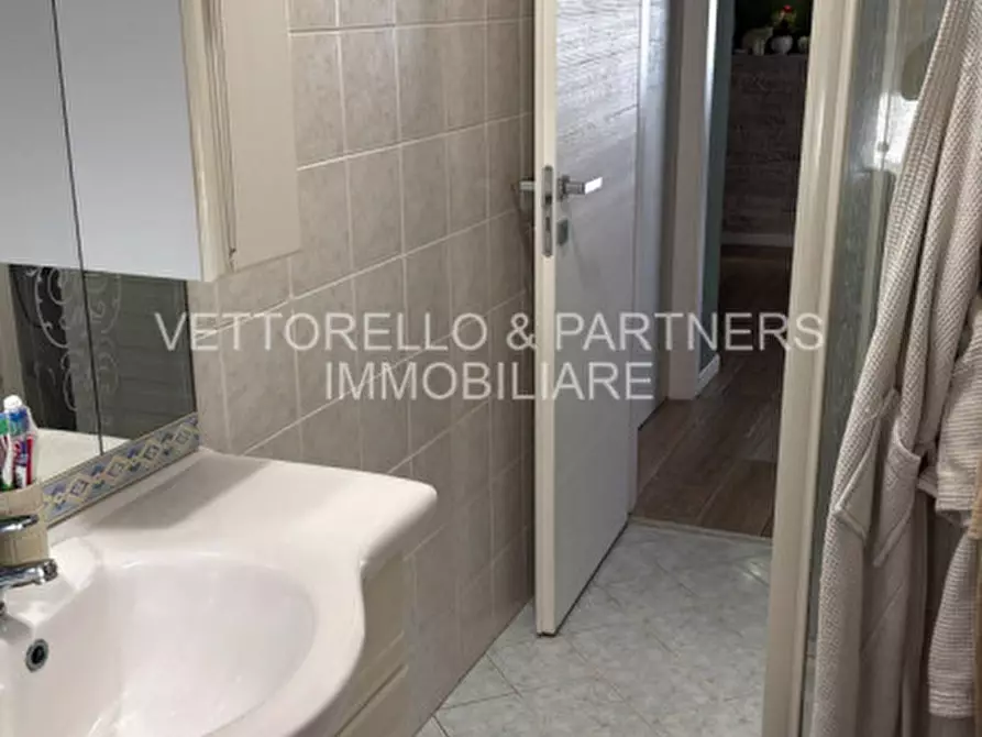 Immagine 11 di Appartamento in vendita  in Via Rielta a Venezia
