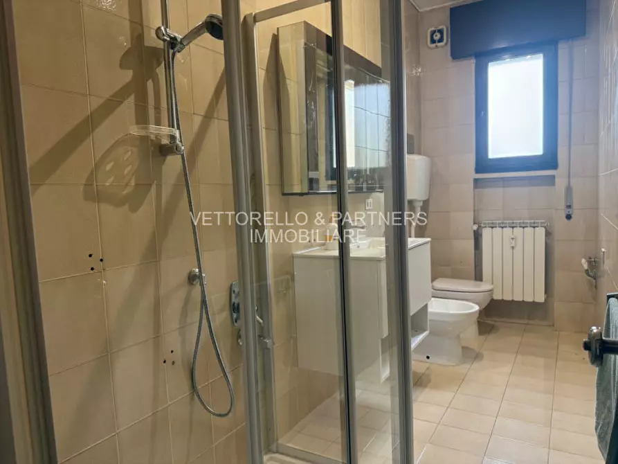 Immagine 10 di Camera in affitto  in Via Bissuola a Venezia