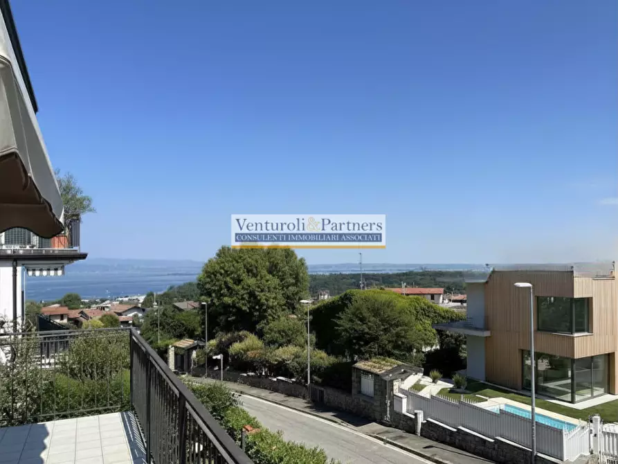 Immagine 1 di Villa in vendita  in Via Barcuzzi a Lonato del Garda