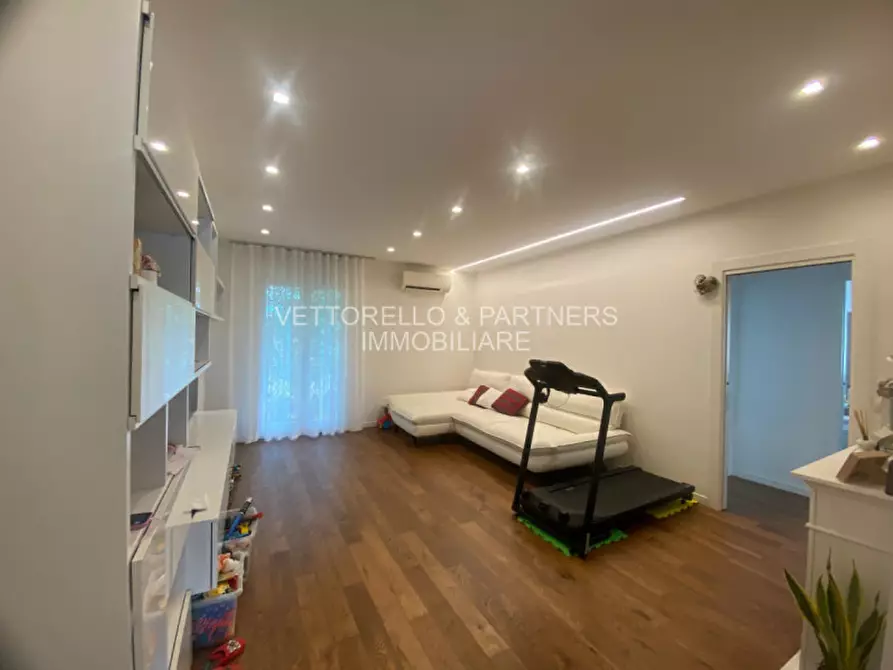 Immagine 1 di Appartamento in vendita  a Venezia