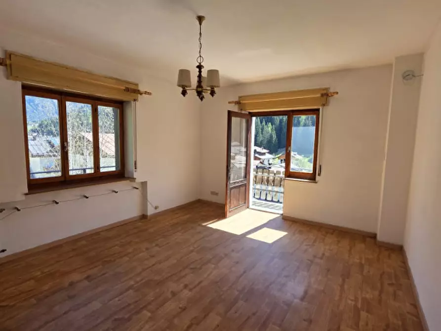 Immagine 3 di Appartamento in vendita  in Via Giuseppe Mazzini 13 a San Pietro Di Cadore
