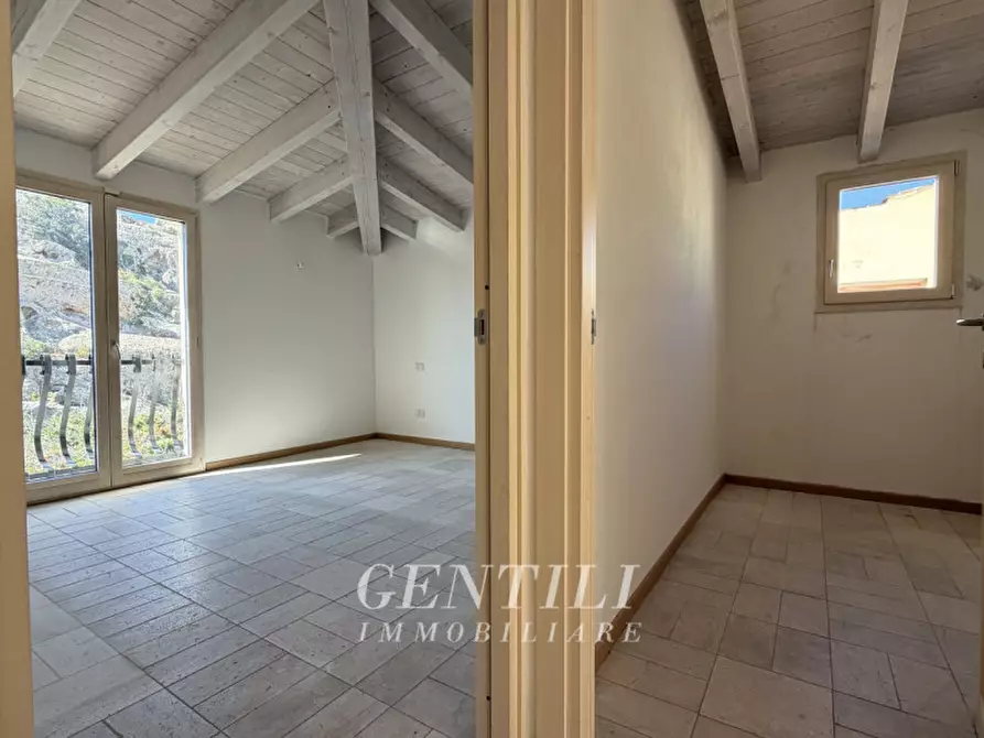 Immagine 9 di Appartamento in vendita  a Arzachena