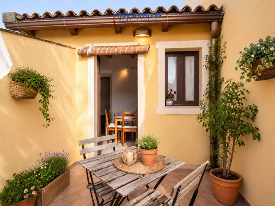 Immagine 1 di Casa indipendente in vendita  in Vico Artemisia a Noto