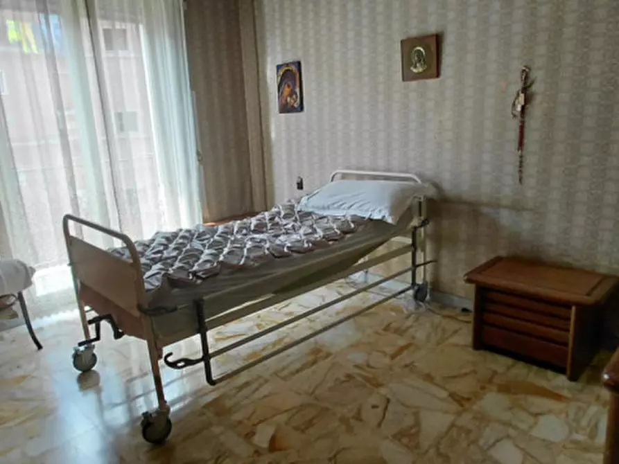 Immagine 5 di Appartamento in vendita  in via campania n.9 a Napoli