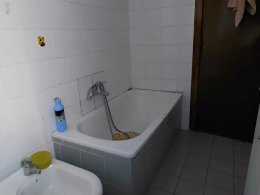 Immagine 6 di Appartamento in vendita  in via campania n.9 a Napoli