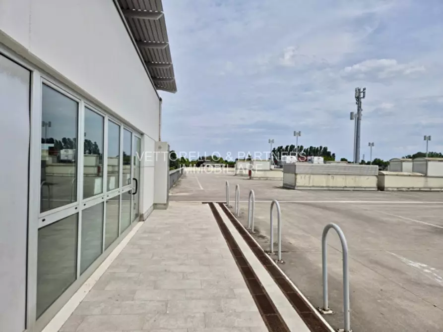 Immagine 6 di Negozio in vendita  in Via Niccolò Machiavelli 1 a Mogliano Veneto