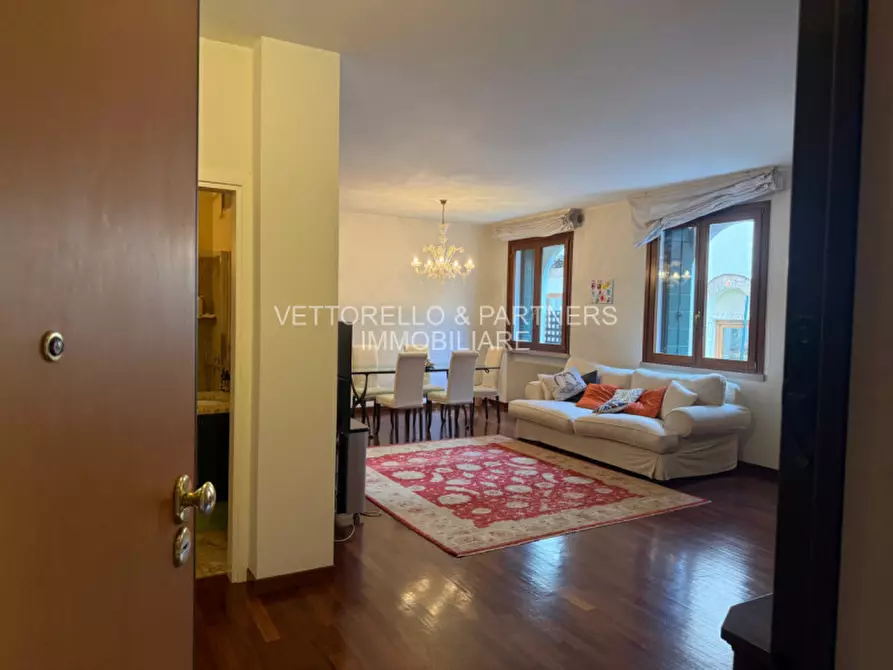 Immagine 3 di Appartamento in vendita  in Viale Quattro Novembre 74 a Treviso