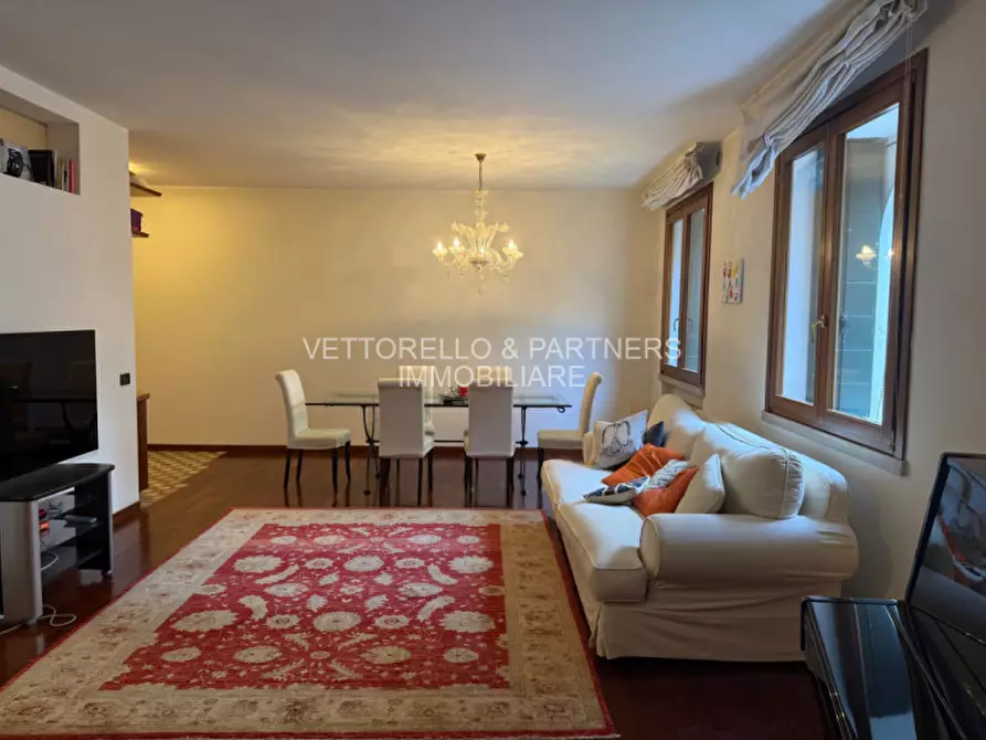 Immagine 6 di Appartamento in vendita  in Viale Quattro Novembre 74 a Treviso