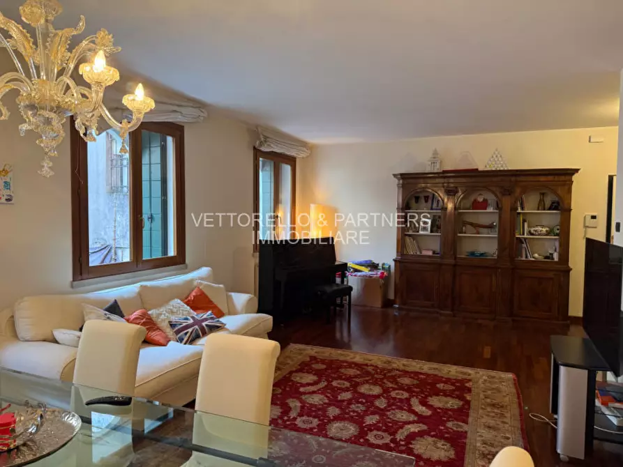 Immagine 7 di Appartamento in vendita  in Viale Quattro Novembre 74 a Treviso