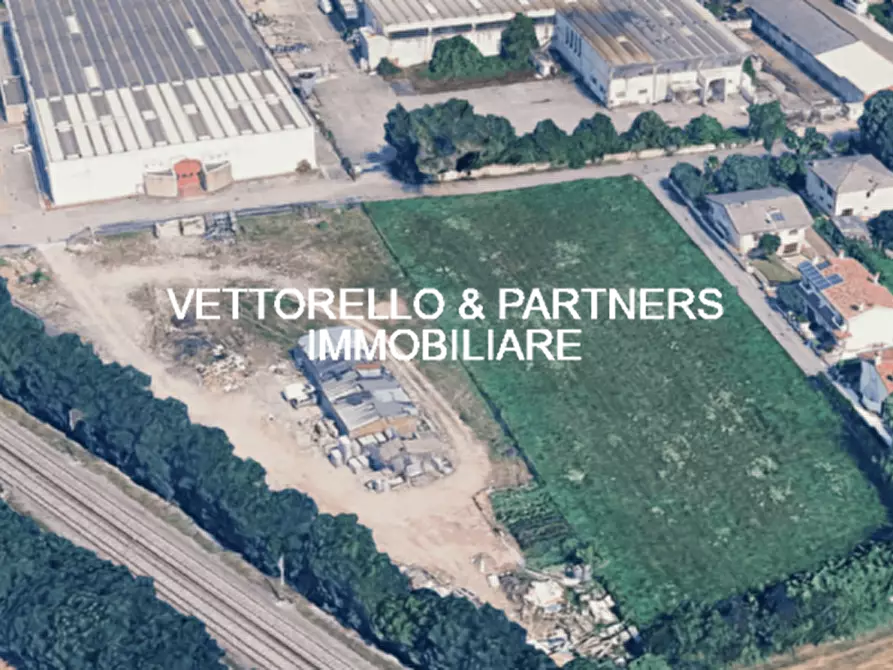 Immagine 3 di Terreno in vendita  in Via Silvio Pellico a Paese