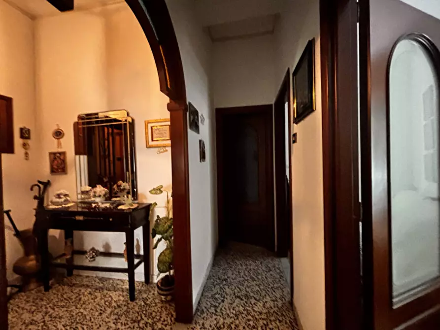 Immagine 7 di Appartamento in vendita  in via delle perle n°30 a Torre Del Greco