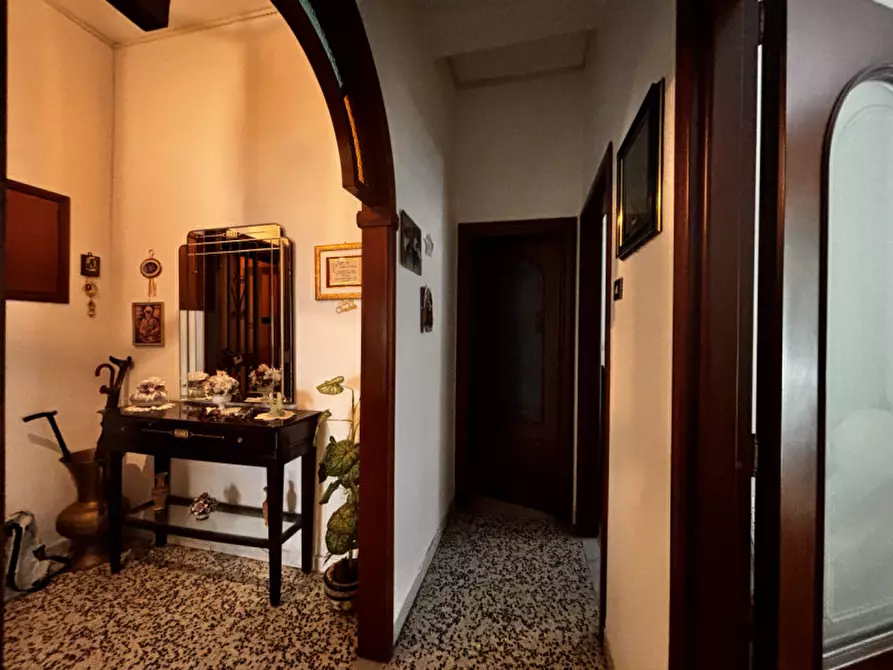 Immagine 10 di Appartamento in vendita  in via delle perle n°30 a Torre Del Greco