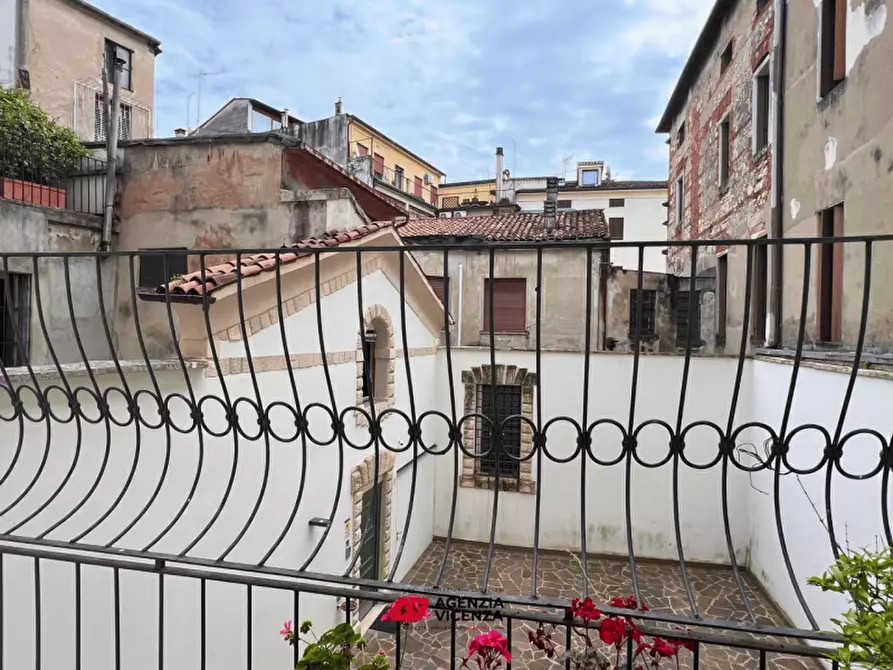 Immagine 2 di Appartamento in vendita  in Contrà Santi Apostoli a Vicenza