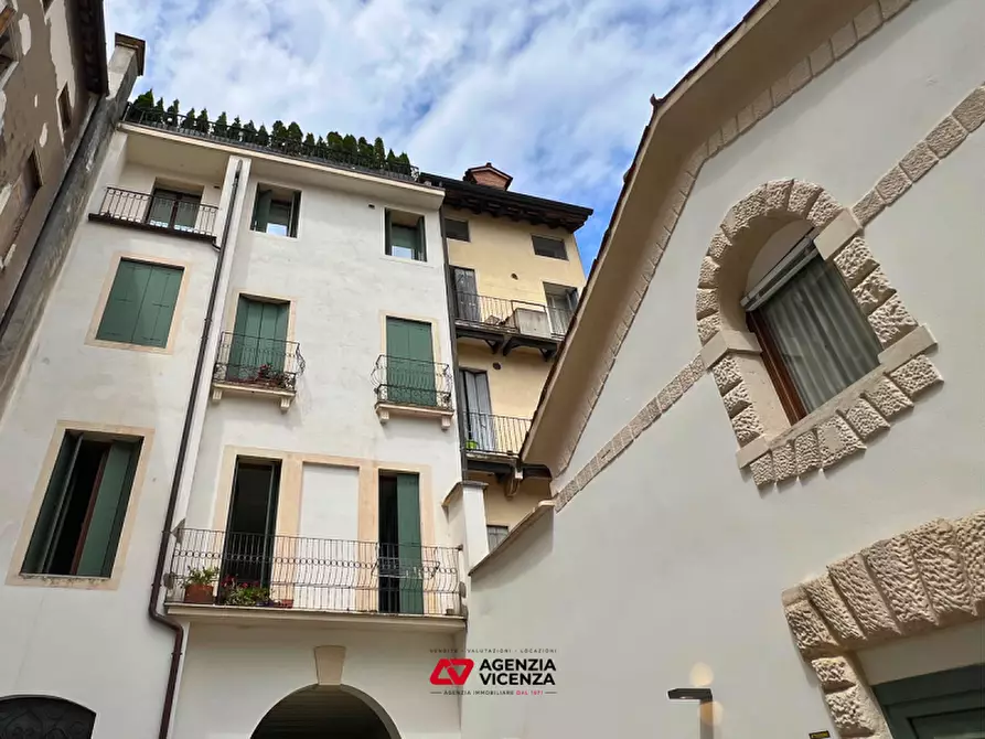 Immagine 5 di Appartamento in vendita  in Contrà Santi Apostoli a Vicenza