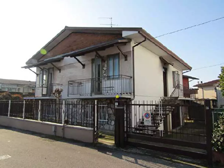 Immagine 1 di Casa indipendente in vendita  in Via Legnaghese 34 a San Giovanni Lupatoto