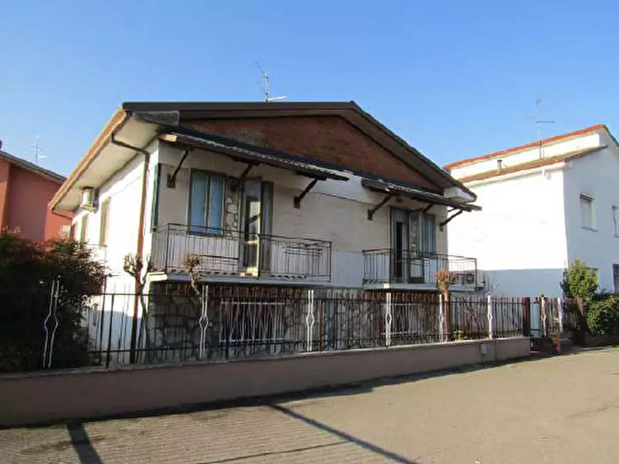 Immagine 2 di Casa indipendente in vendita  in Via Legnaghese 34 a San Giovanni Lupatoto