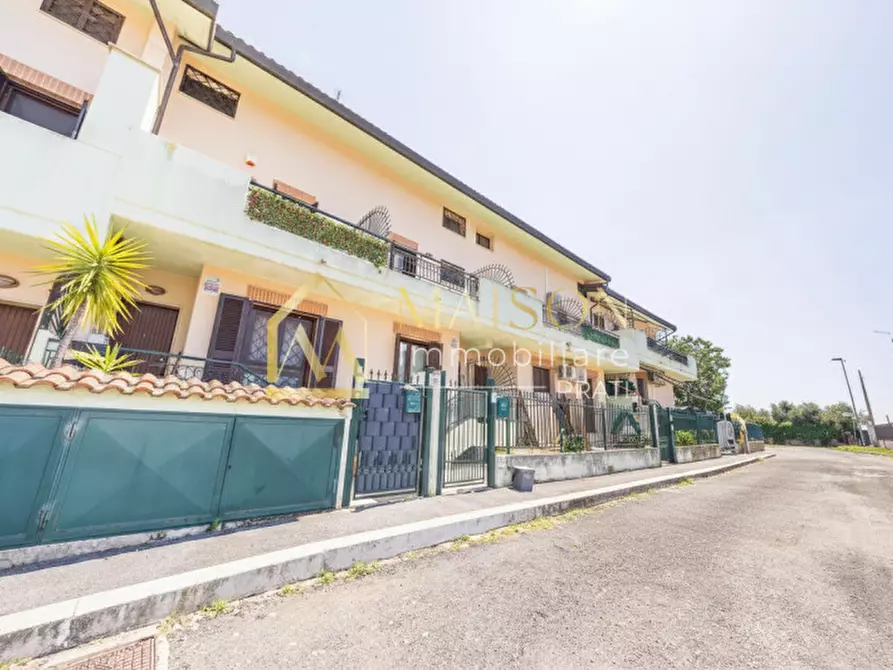 Immagine 2 di Villetta a schiera in vendita  in Via Rozzano a Roma