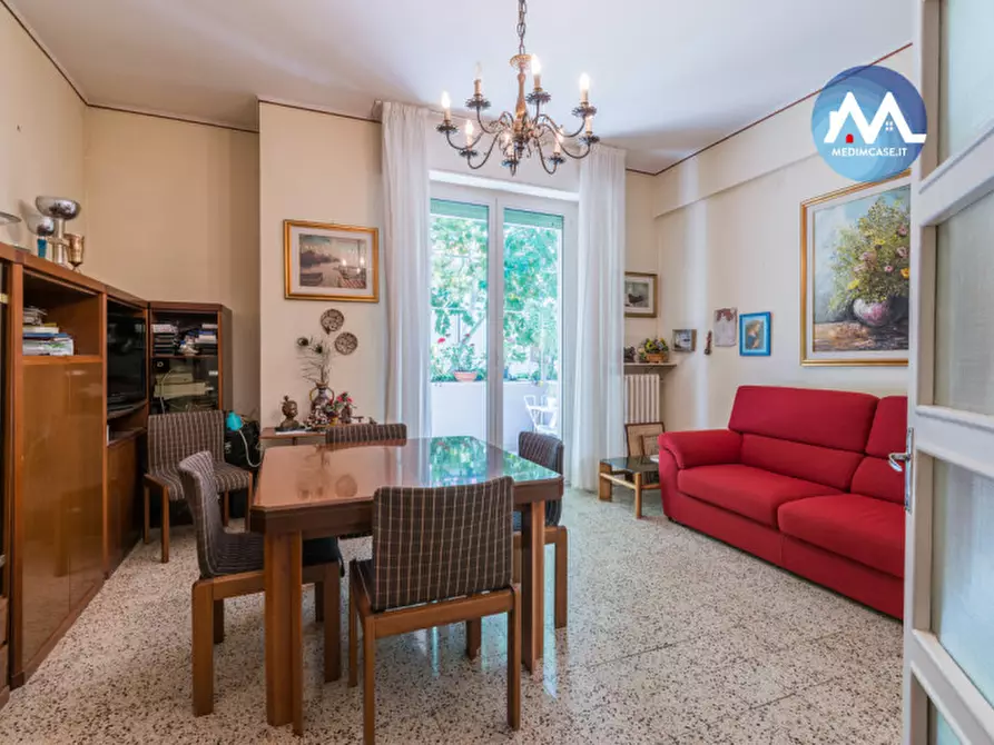 Immagine 1 di Appartamento in vendita  in Viale Cesare Battisti, 10 a Pesaro