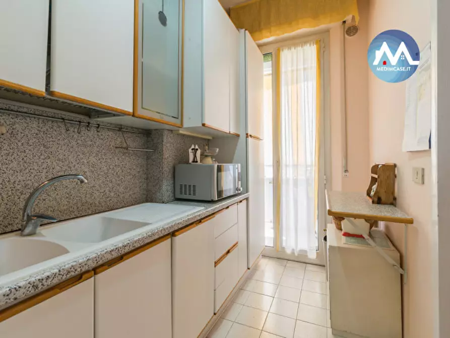 Immagine 11 di Appartamento in vendita  in Viale Cesare Battisti, 10 a Pesaro