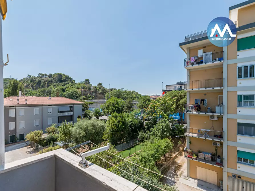 Immagine 25 di Appartamento in vendita  in Viale Cesare Battisti, 10 a Pesaro