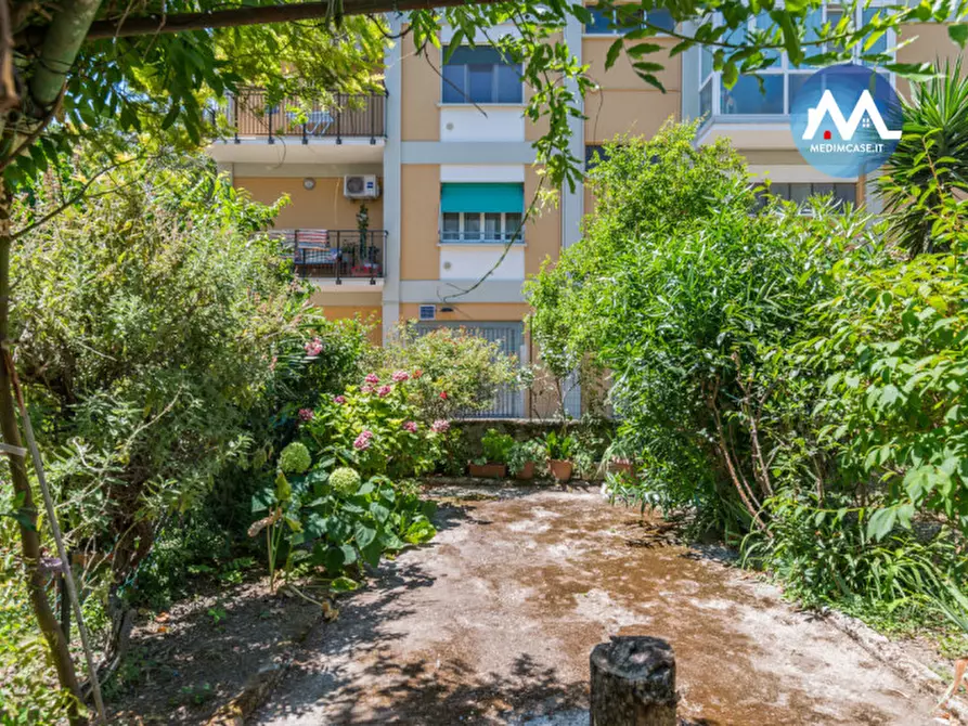 Immagine 27 di Appartamento in vendita  in Viale Cesare Battisti, 10 a Pesaro