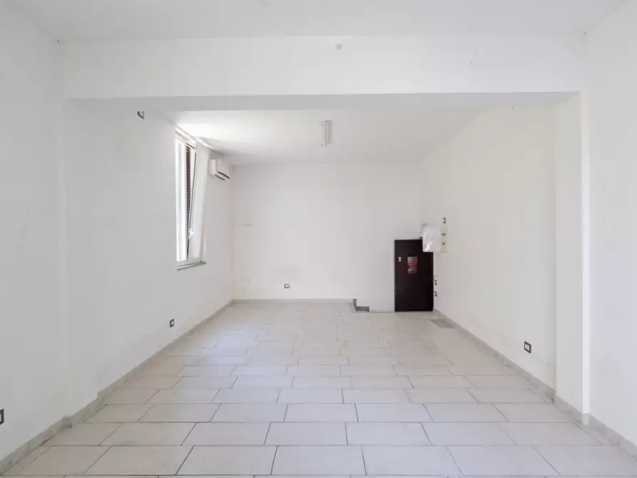 Immagine 3 di Negozio in affitto  in Viale Romagna 43 a Monza