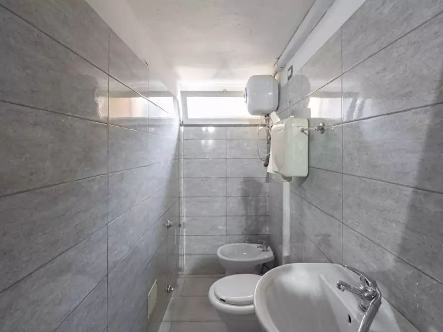 Immagine 5 di Negozio in affitto  in Viale Romagna 43 a Monza