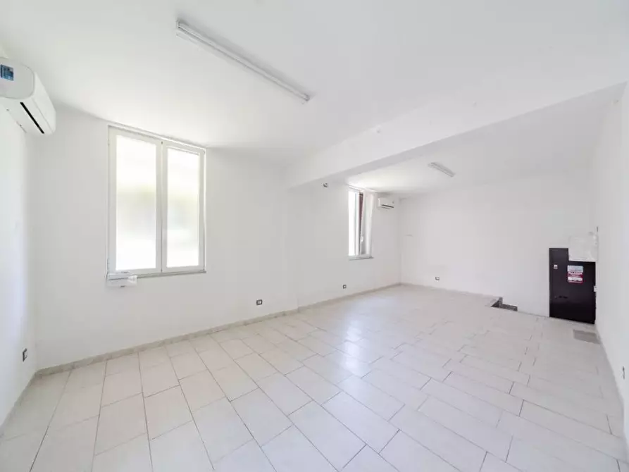 Immagine 6 di Negozio in affitto  in Viale Romagna 43 a Monza