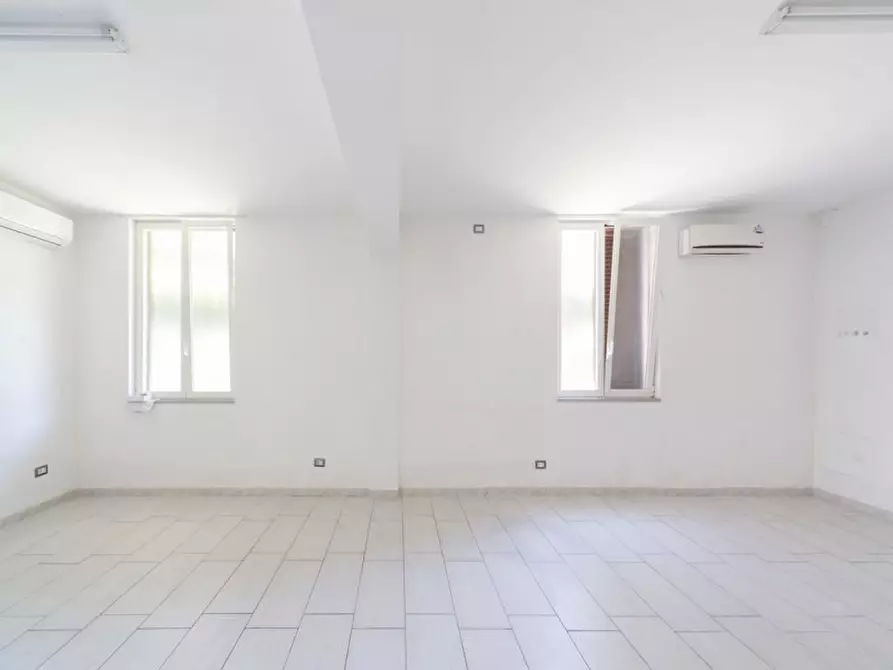 Immagine 8 di Negozio in affitto  in Viale Romagna 43 a Monza