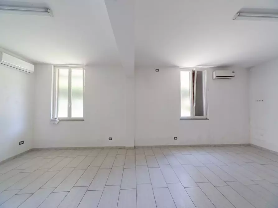 Immagine 10 di Negozio in affitto  in Viale Romagna 43 a Monza