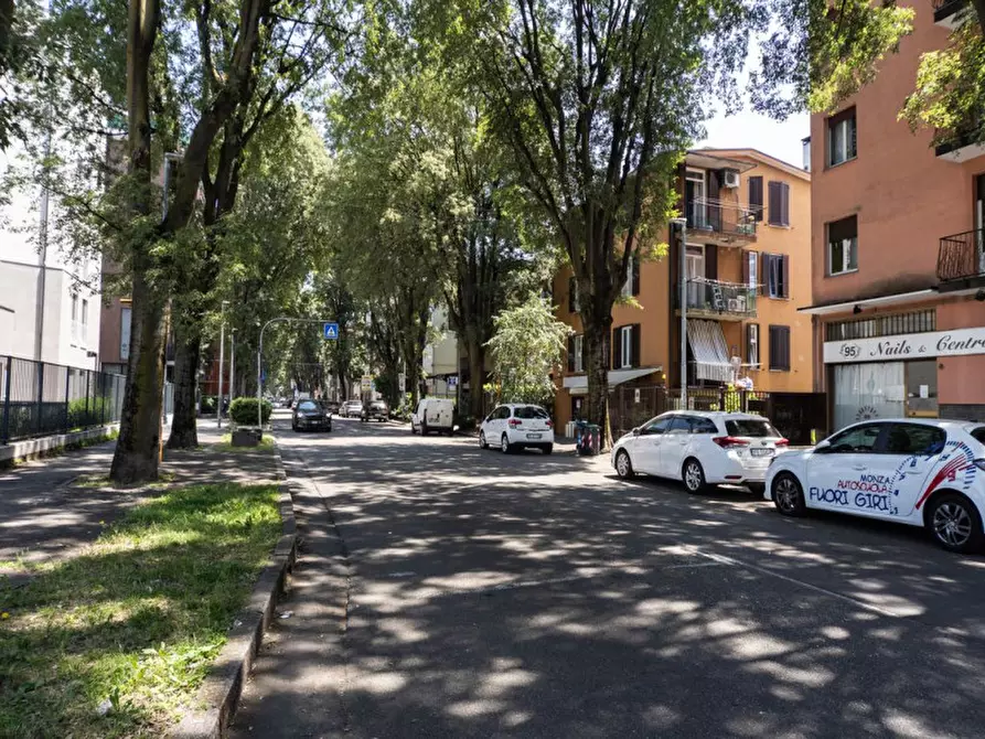 Immagine 15 di Negozio in affitto  in Viale Romagna 43 a Monza