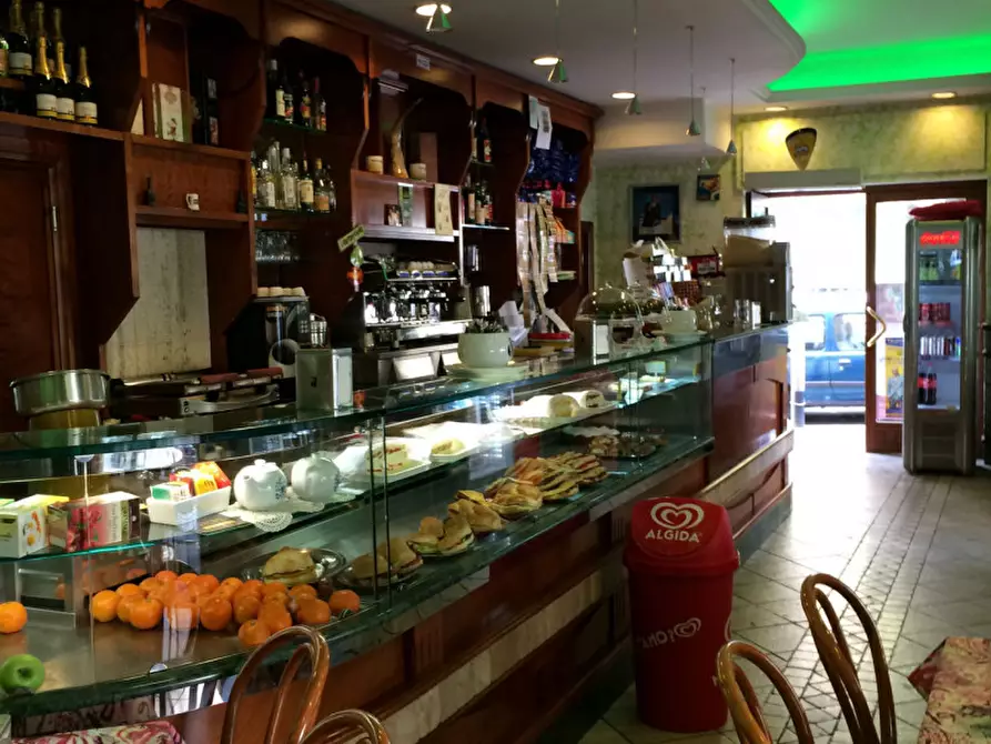 Immagine 2 di Attività commerciale in vendita  in Via Giacinto Carini a Roma