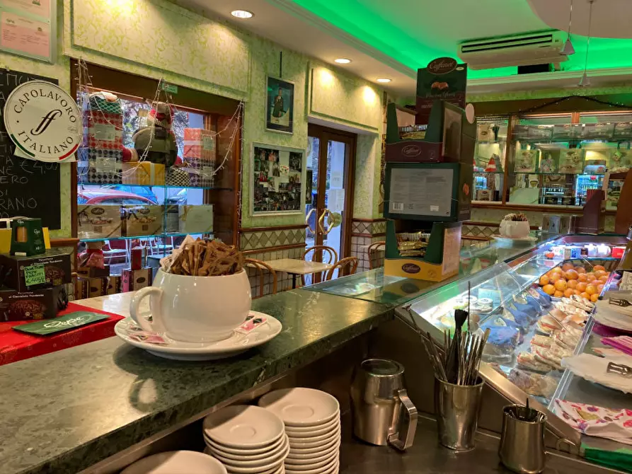 Immagine 5 di Attività commerciale in vendita  in Via Giacinto Carini a Roma