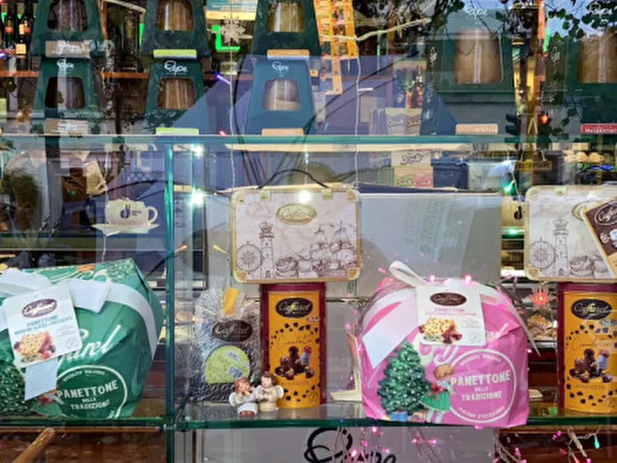 Immagine 13 di Attività commerciale in vendita  in Via Giacinto Carini a Roma