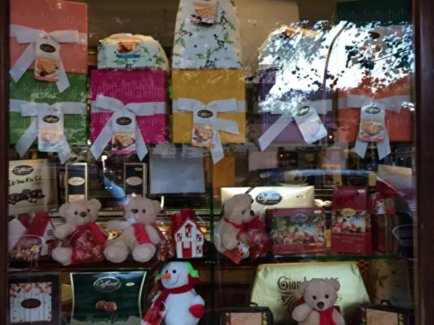 Immagine 14 di Attività commerciale in vendita  in Via Giacinto Carini a Roma