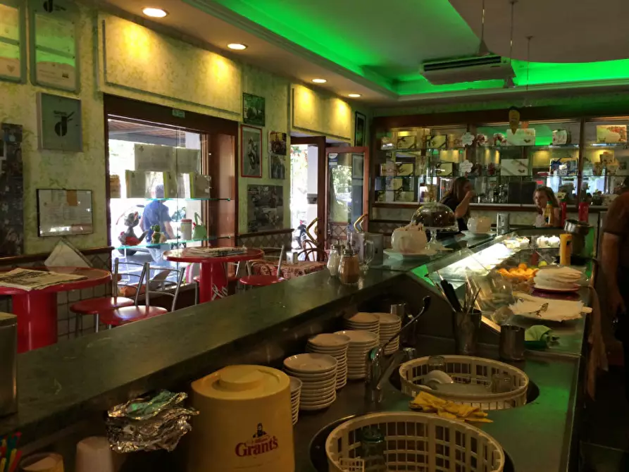 Immagine 15 di Attività commerciale in vendita  in Via Giacinto Carini a Roma
