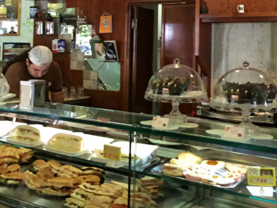 Immagine 19 di Attività commerciale in vendita  in Via Giacinto Carini a Roma