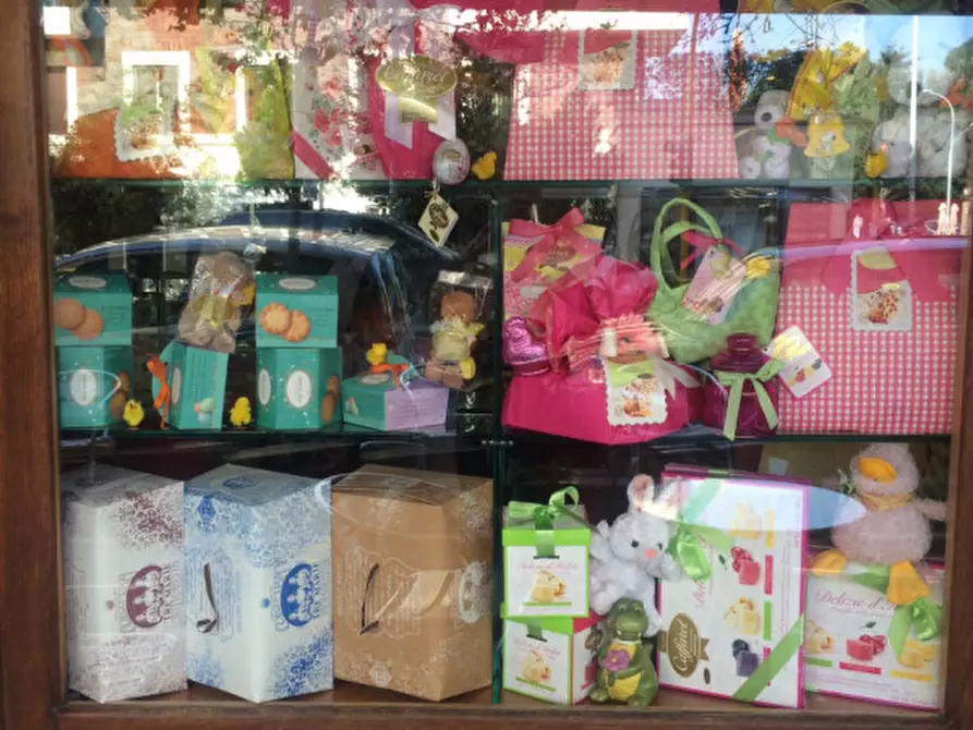 Immagine 22 di Attività commerciale in vendita  in Via Giacinto Carini a Roma