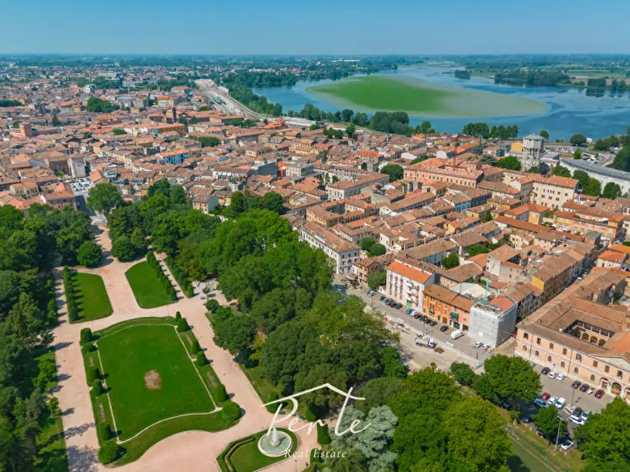 Immagine 35 di Casa indipendente in vendita  in Piazza Virgiliana 19 a Mantova