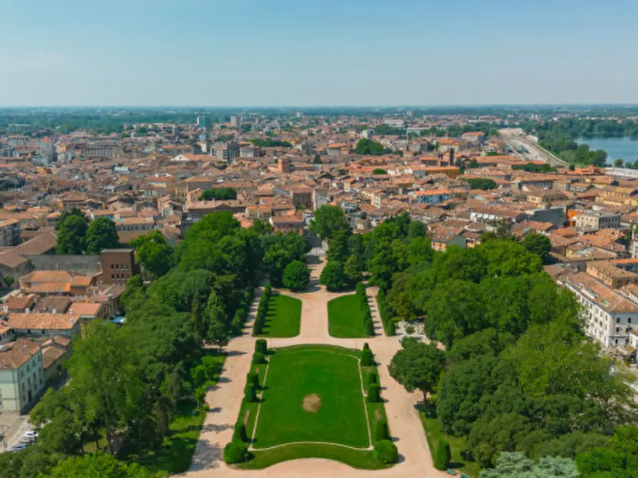 Immagine 40 di Casa indipendente in vendita  in Piazza Virgiliana 19 a Mantova