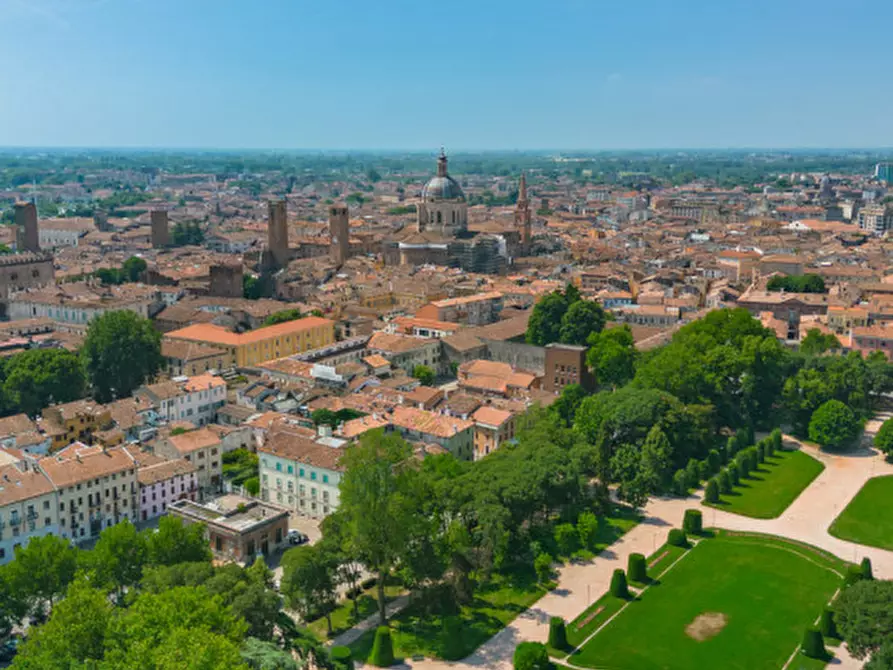 Immagine 41 di Casa indipendente in vendita  in Piazza Virgiliana 19 a Mantova