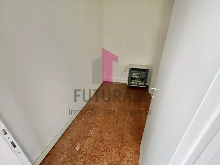 Immagine 11 di Ufficio in affitto  a Arzignano