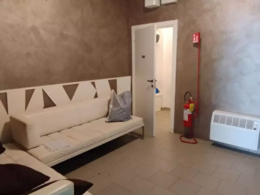 Immagine 2 di Negozio in vendita  in Viale del Pescatore a Ravenna